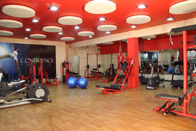 The Club Hotel Бангалор Екстериор снимка